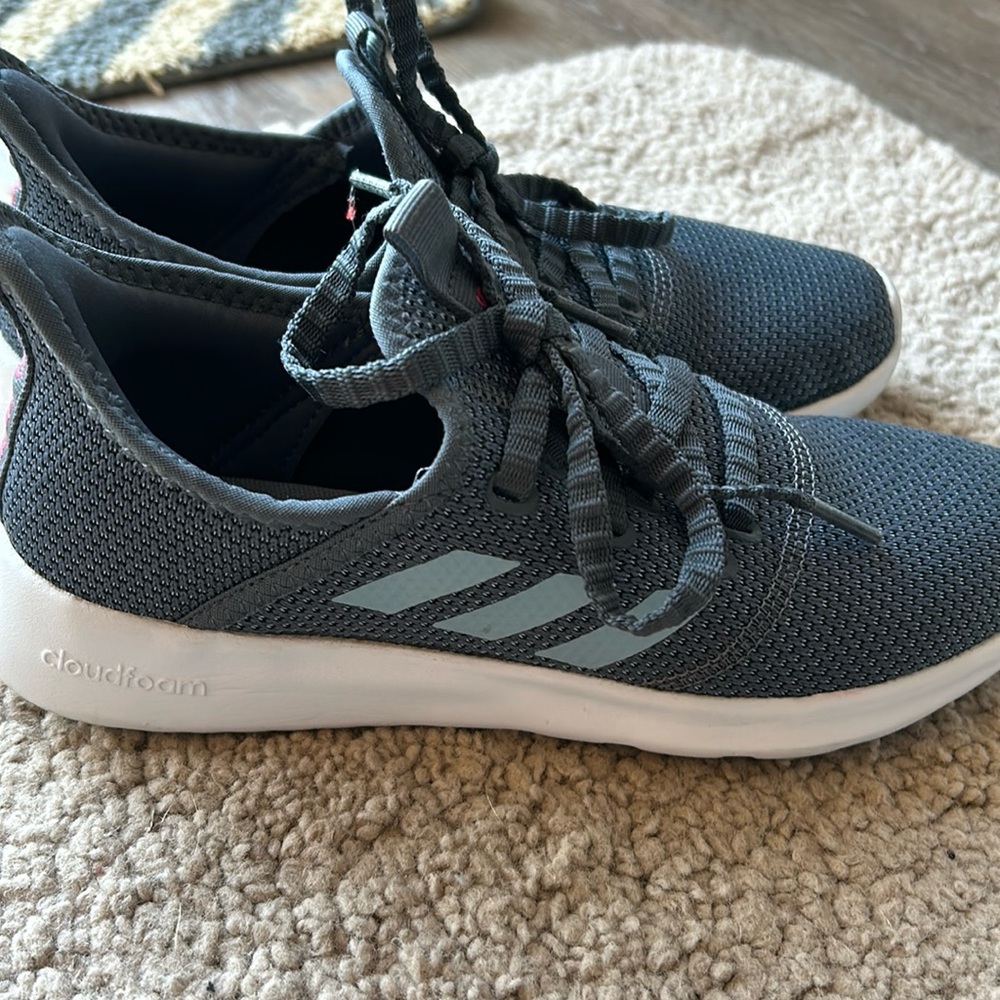 Adidas cloudfoam sneakers like new